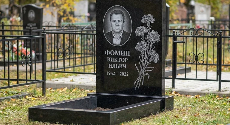 Гравировка гвоздик на памятник в Нижнем Новгороде — пример работы на граните