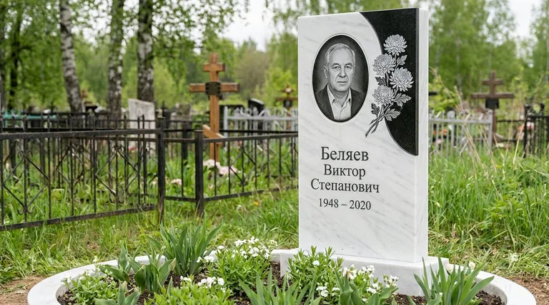 Памятник с гравировкой хризантем — выполненная работа «Беляев» в Нижнем Новгороде