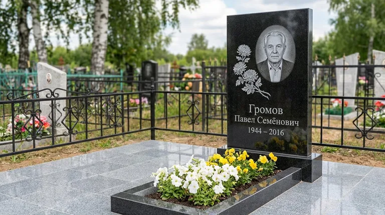 Памятник с гравировкой хризантем — выполненная работа «Громов» в Нижнем Новгороде
