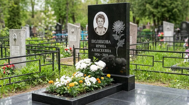 Памятник с гравировкой хризантем — выполненная работа «Полякова» в Нижнем Новгороде