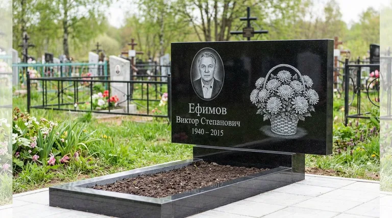 Памятник с гравировкой хризантем — выполненная работа «Ефимов» в Нижнем Новгороде