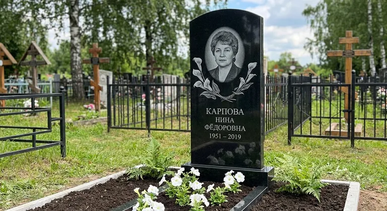 Памятник с гравировкой калл — выполненная работа «Карпова» в Нижнем Новгороде