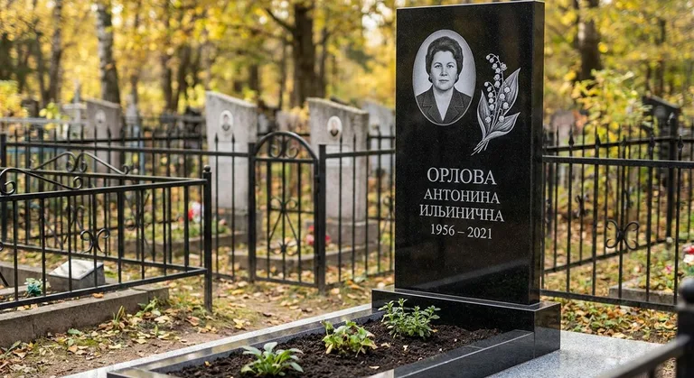 Памятник с гравировкой ландышей — выполненная работа «Орлова» в Нижнем Новгороде