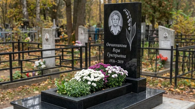 Памятник с гравировкой ландышей — выполненная работа «Овчинникова» в Нижнем Новгороде