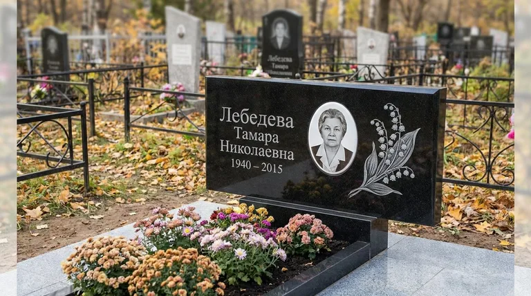 Памятник с гравировкой ландышей — выполненная работа «Лебедева» в Нижнем Новгороде