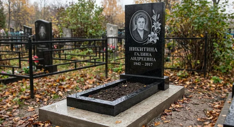 Памятник с гравировкой лилий — выполненная работа «Никитина» в Нижнем Новгороде