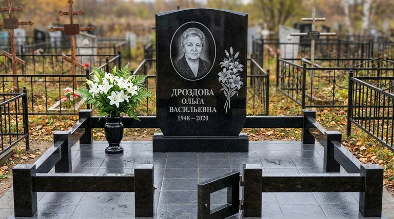 Памятник с гравировкой лилий — выполненная работа «Дроздова» в Нижнем Новгороде