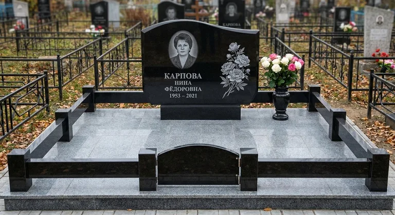 Памятник с гравировкой пионов — выполненная работа «Карпова» в Нижнем Новгороде
