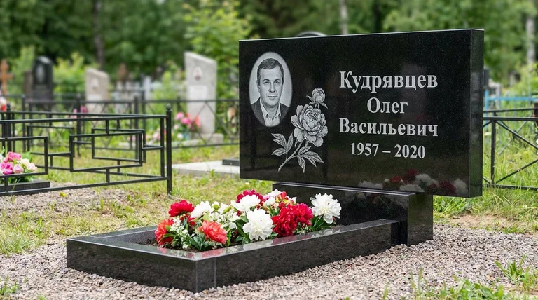 Памятник с гравировкой пионов — выполненная работа «Кудрявцев» в Нижнем Новгороде