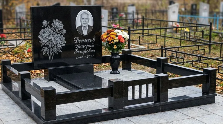 Памятник с гравировкой пионов — выполненная работа «Денисов» в Нижнем Новгороде