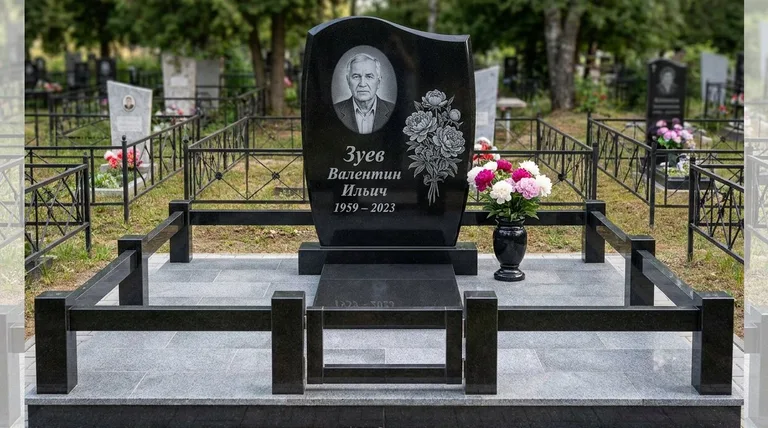 Памятник с гравировкой пионов — выполненная работа «Зуев» в Нижнем Новгороде