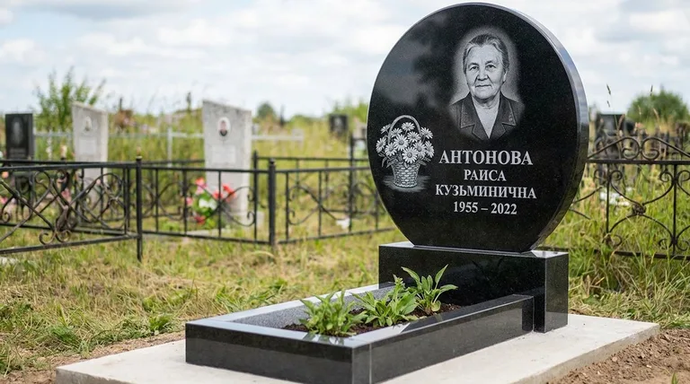 Памятник с гравировкой ромашек — выполненная работа «Антонова» в Нижнем Новгороде