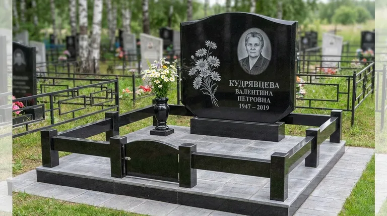 Памятник с гравировкой ромашек — выполненная работа «Кудрявцева» в Нижнем Новгороде