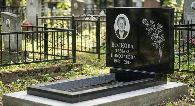 Памятник с гравировкой роз — выполненная работа «Волкова» в Нижнем Новгороде