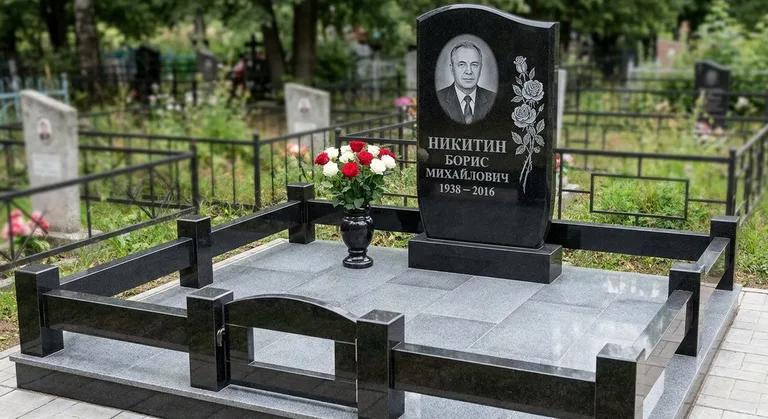 Памятник с гравировкой роз — выполненная работа «Никитин» в Нижнем Новгороде