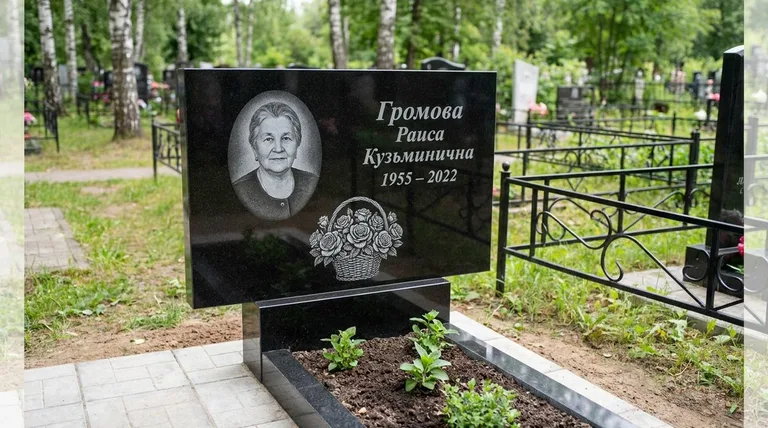 Памятник с гравировкой роз — выполненная работа «Громова» в Нижнем Новгороде