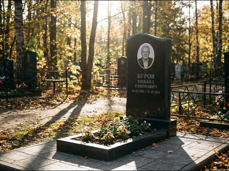 Овальный керамический портрет — установленная работа в Нижнем Новгороде