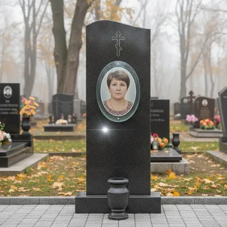 Овальный портрет на стекле 240×300 мм на памятнике в Нижнем Новгороде