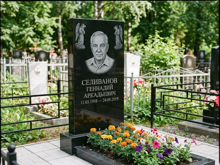 Памятник с гравировкой ангела — гравировка двух ангелов по сторонам портрета, работа «Селиванов» в Нижнем Новгороде