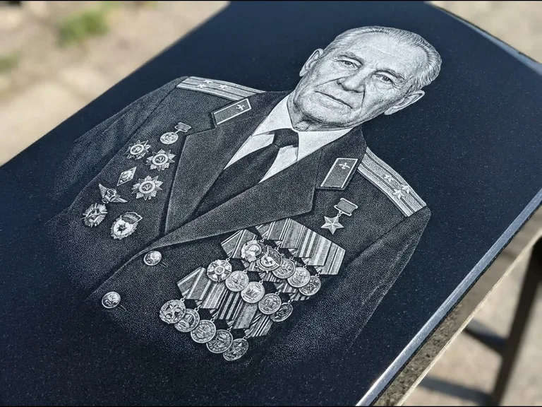 Гравировка фото на памятнике — военный / ветеран в Нижнем Новгороде