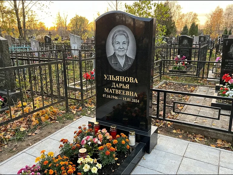 Гравировка портрета на чёрном граните — выполненная работа 12 в Нижнем Новгороде
