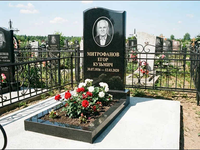 Гравировка портрета на чёрном граните — выполненная работа 5 в Нижнем Новгороде