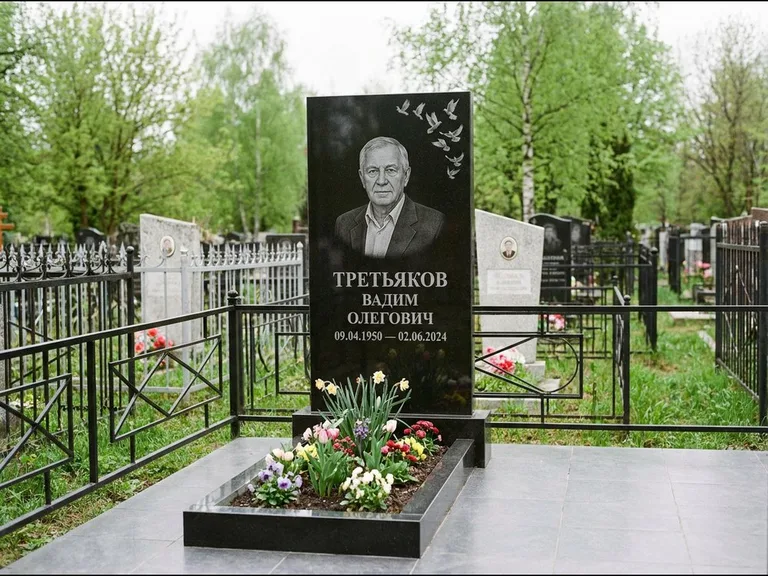 Памятник с гравировкой голубей — гравировка стаи голубей, взлетающей от угла стелы, работа «Третьяков» в Нижнем Новгороде