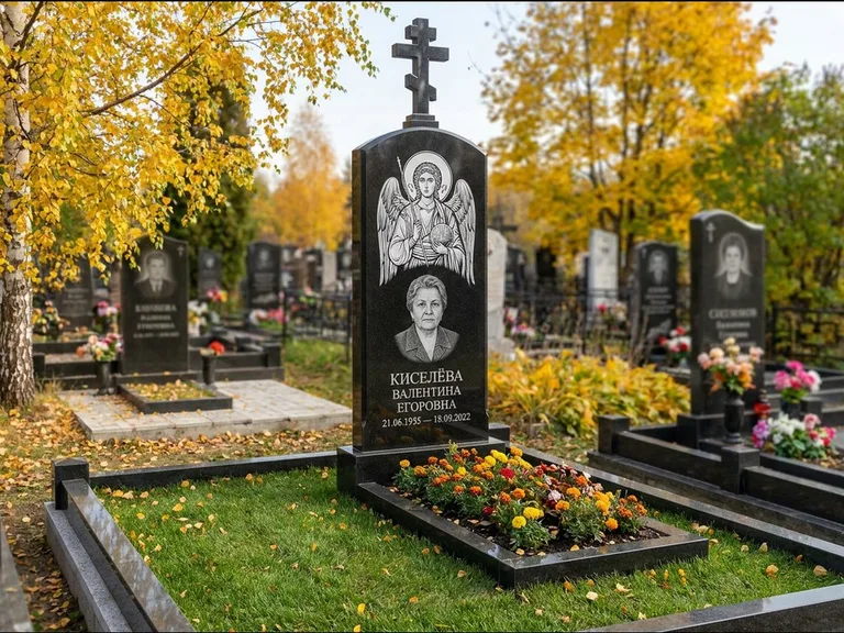 Памятник с гравировкой иконы — образ в полный рост на обороте стелы, работа «Гущин» в Нижнем Новгороде