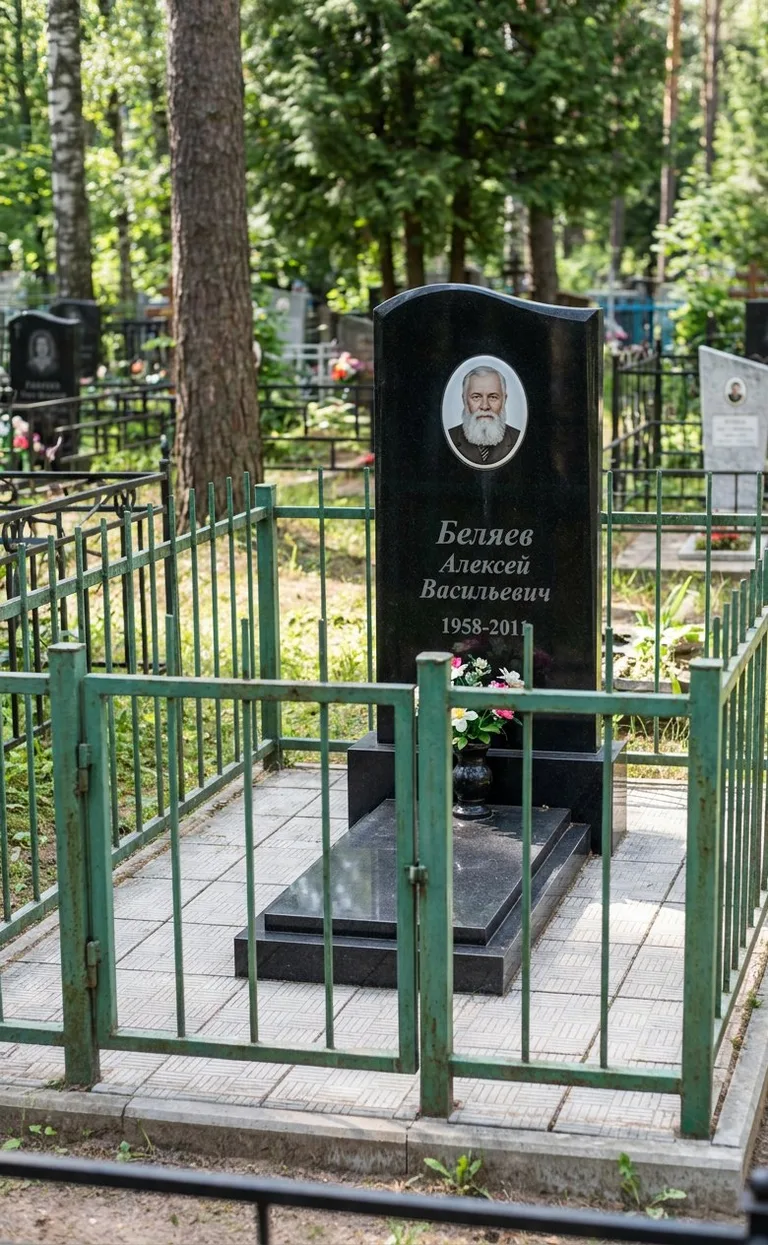 Аллея на Червишевском кладбище в Тюмени