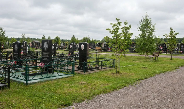 Памятники на Кузнецком кладбище в Новокузнецке