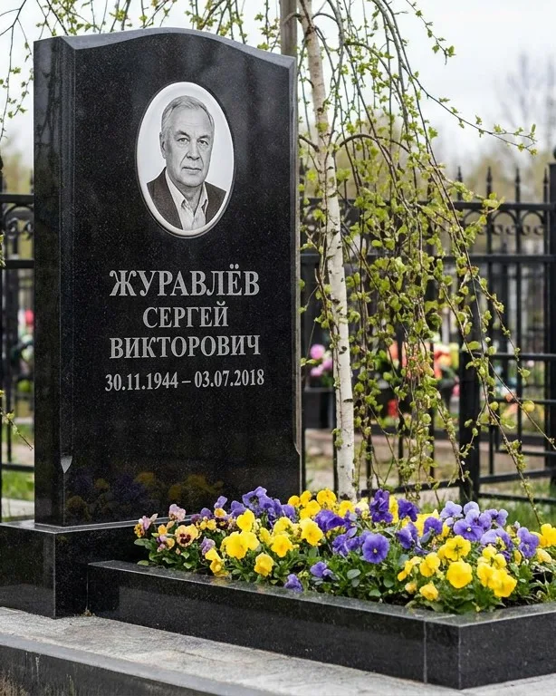 Вертикальный памятник под ключ с православным крестом в Нижнем Новгороде