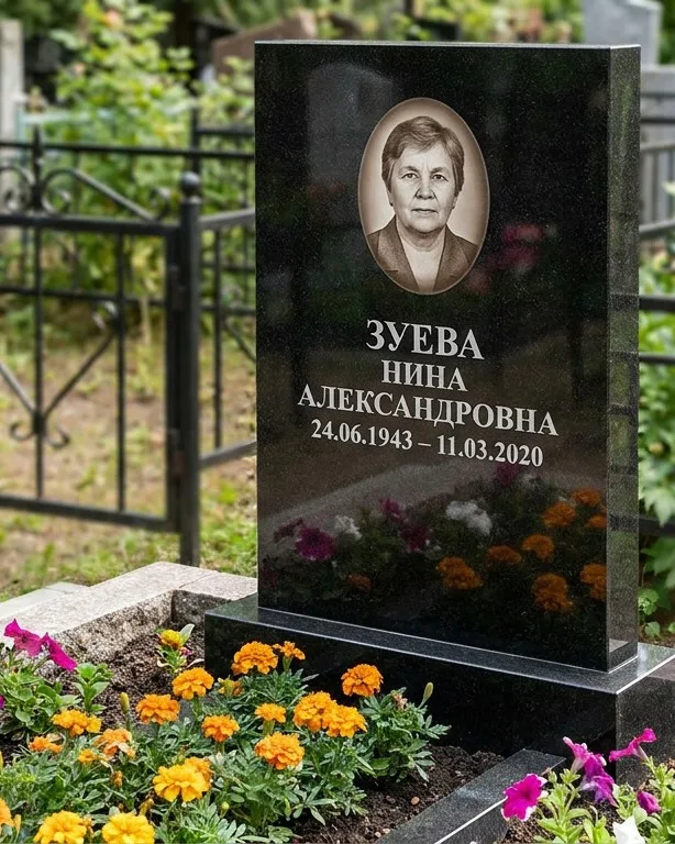 Горизонтальный чёрный гранитный памятник под ключ в Нижнем Новгороде