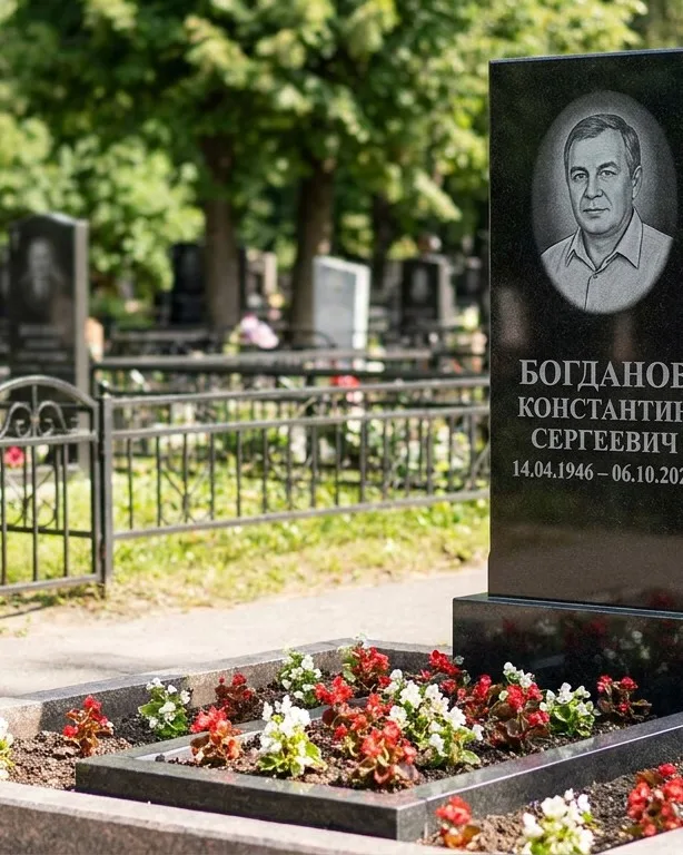 Низкий горизонтальный памятник под ключ с цветником в Нижнем Новгороде