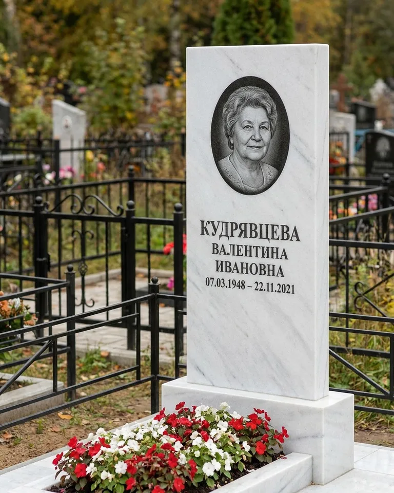 Двойной памятник под ключ с цоколем и плиткой в Нижнем Новгороде