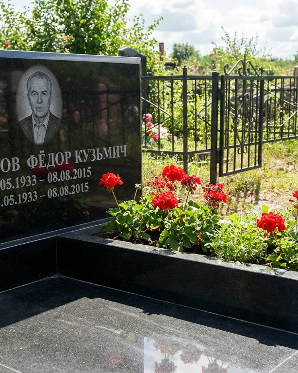 Двойной памятник под ключ с крестом в Нижнем Новгороде