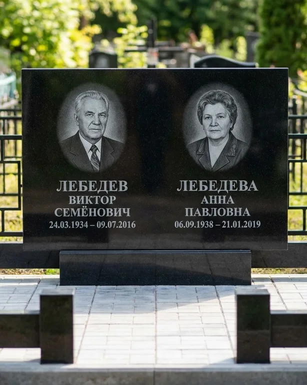 Памятник под ключ из красного гранита в Нижнем Новгороде