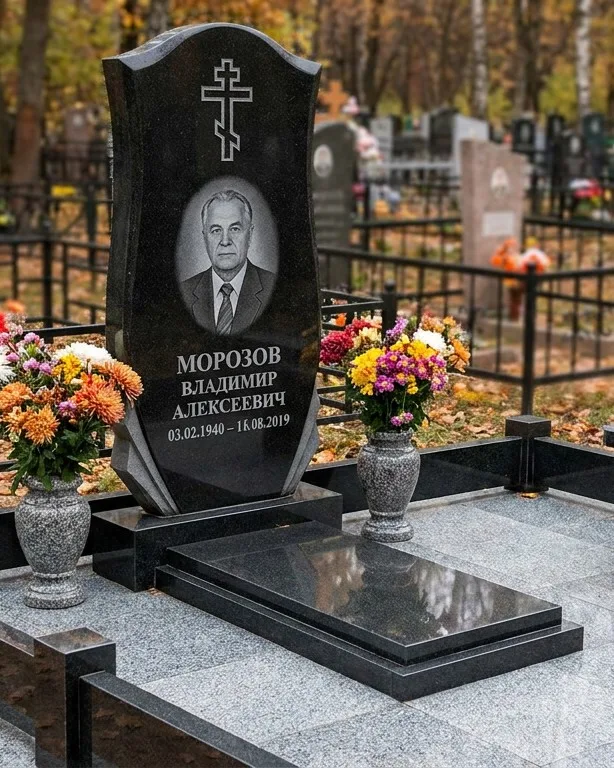 Памятник под ключ со скамьёй и мощением в Нижнем Новгороде