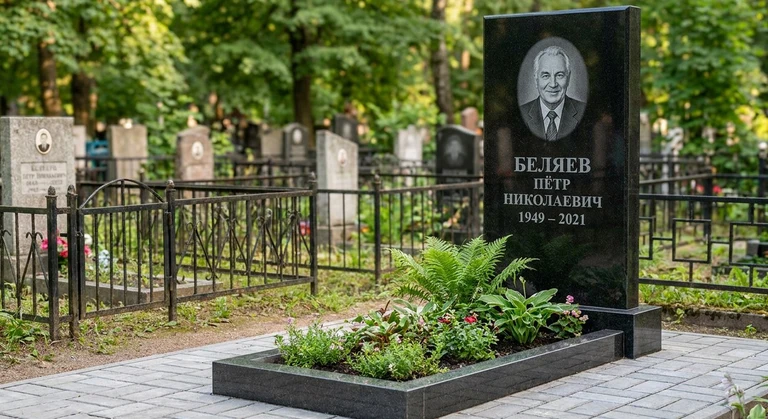Памятник под ключ в Нижнем Новгороде — гранитная стела с цветником и благоустройством, установлен под ключ