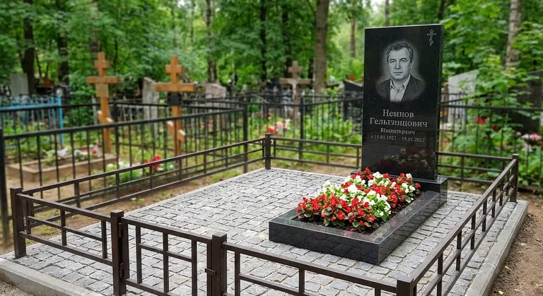 Памятник под ключ с цветником и благоустройством в Нижнем Новгороде