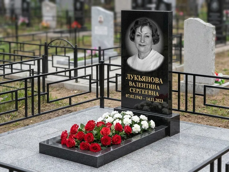 Портрет на памятнике в Нижнем Новгороде — Ч/б портрет → гравировка на стандартном комплексе