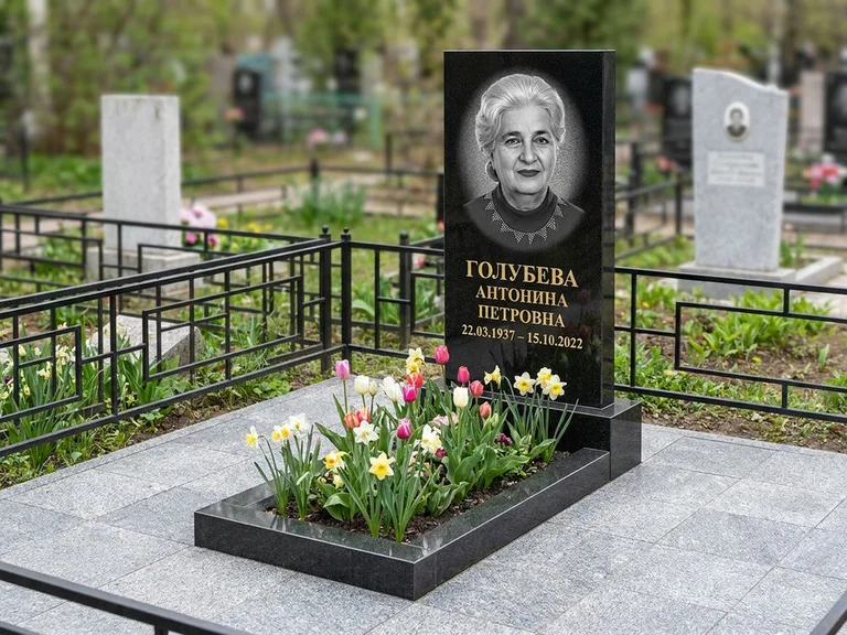 Портрет на памятнике в Нижнем Новгороде — Выцветший скан восстановили и награвировали на стеле