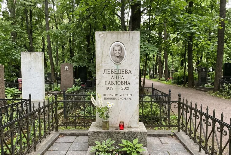 Уборка могилы до и после осенью — городское кладбище в Нижнем Новгороде