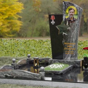 Памятник на могилу П184