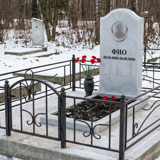 Памятник из полимера вертикальный с полированной поверхностью