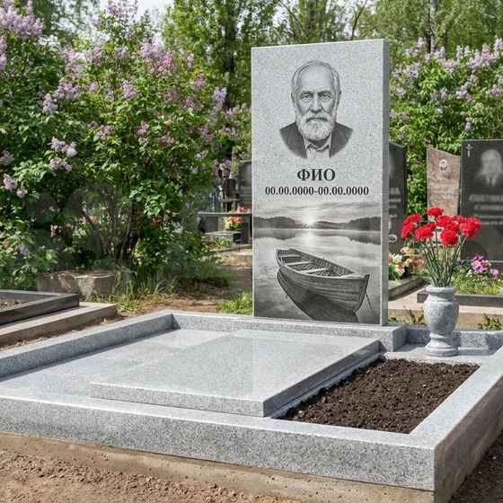 Гранитный памятник рыбаку в виде скалы с рыбацкой лодкой