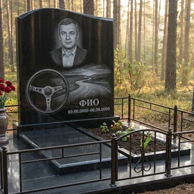 Гранитный памятник дальнобойщику с фурой