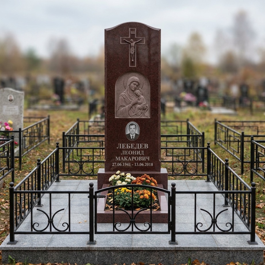 Пример дизайна: Католический памятник с латинским крестом из красного гранита — фото и цена