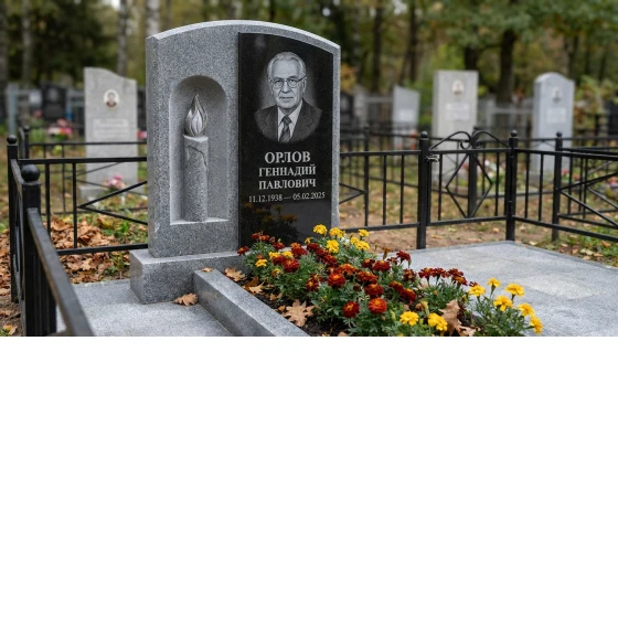 Мемориал с пламенем свечи из мансуровского гранита