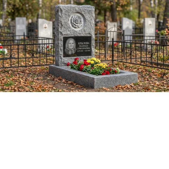 Памятник с розой в медальоне из мансуровского гранита
