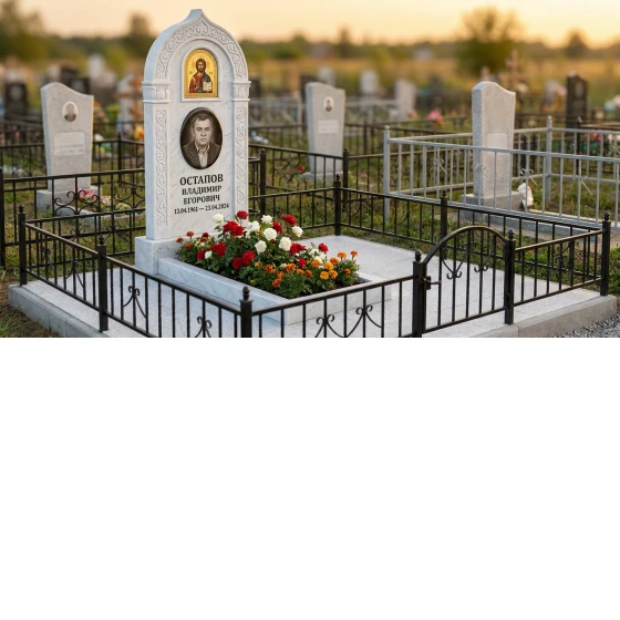 Памятник с иконой спасителя из белого мрамора с фотокерамикой